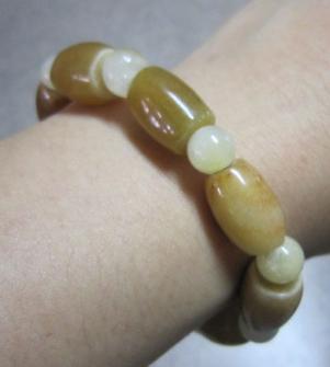 สร้อยประคำแบบรีสีน้ำผึ้ง คั่นด้วยหินใสก้อนเล็ก